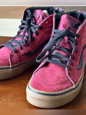Vans Sk8-Hi Zip Red Suede High Top Kids Size 3 Black Stripe
